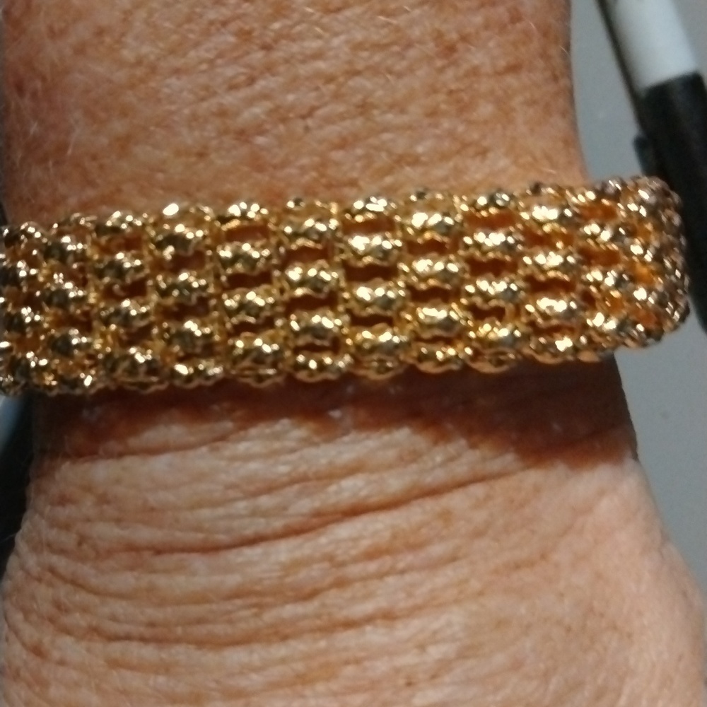 Magnetic gold tone bracelet NWT (sku 1245) - Picture 5 of 9